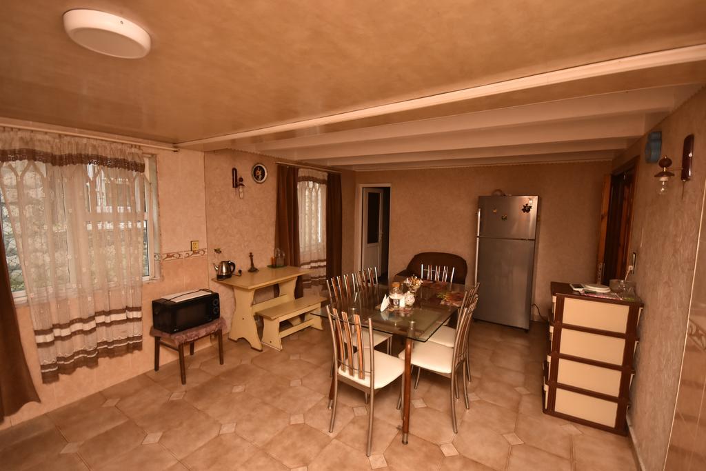 Shorena'S House Zugdidi ภายนอก รูปภาพ