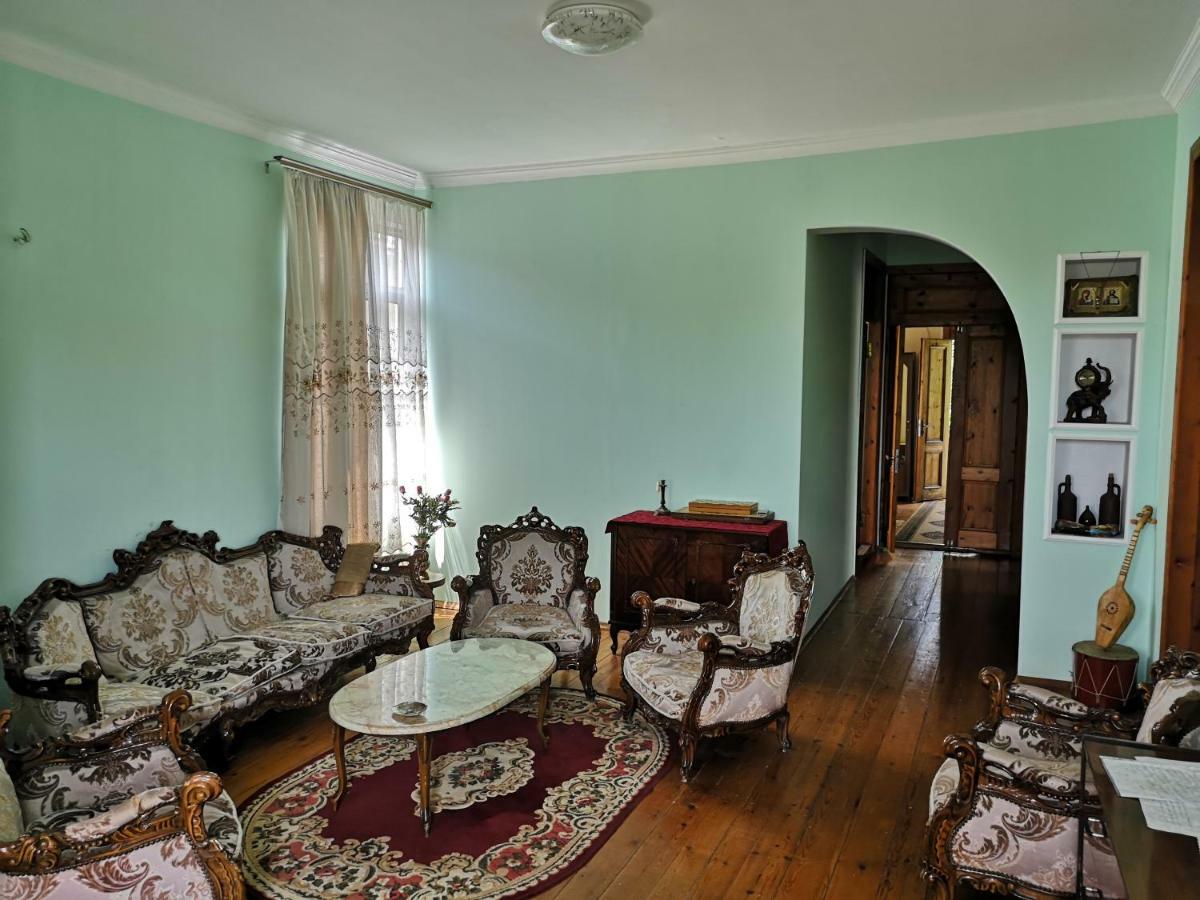 Shorena'S House Zugdidi ภายนอก รูปภาพ