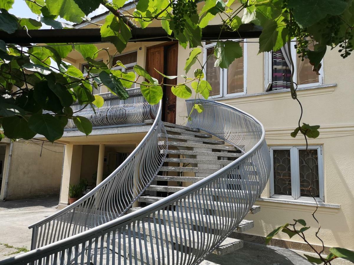 Shorena'S House Zugdidi ภายนอก รูปภาพ